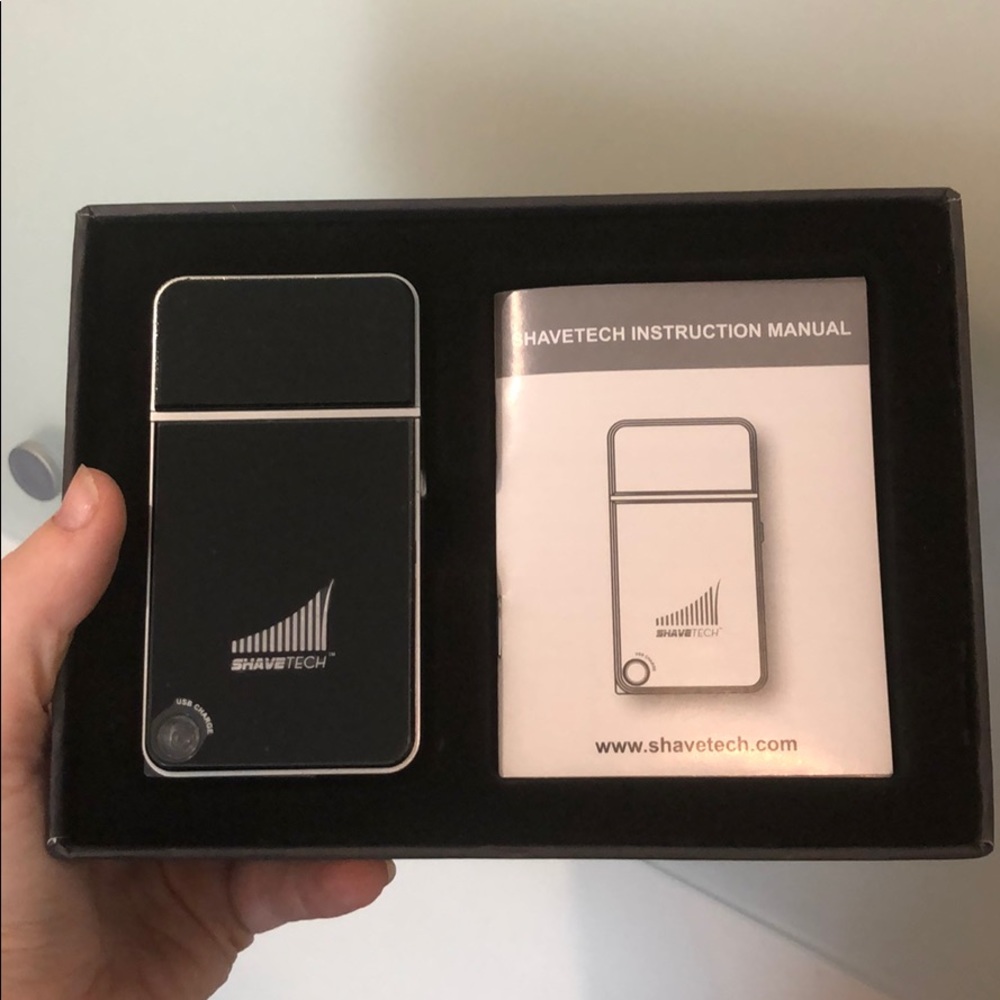 Rechargeable Travel Shaver - Picture 2 of 2